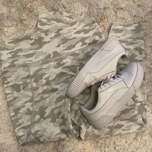 Aerie Chill Play Move, leggings XL. Gray/white/cream camo. High end fabric!